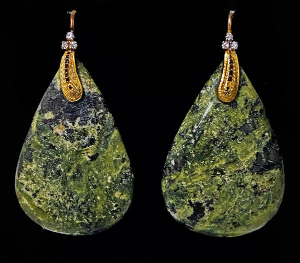 Pair of 18K green Agate and Diamond drop Earrings